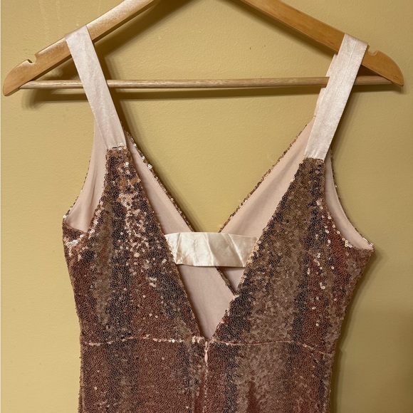 Rose gold sequins dress - Picture 2 of 10